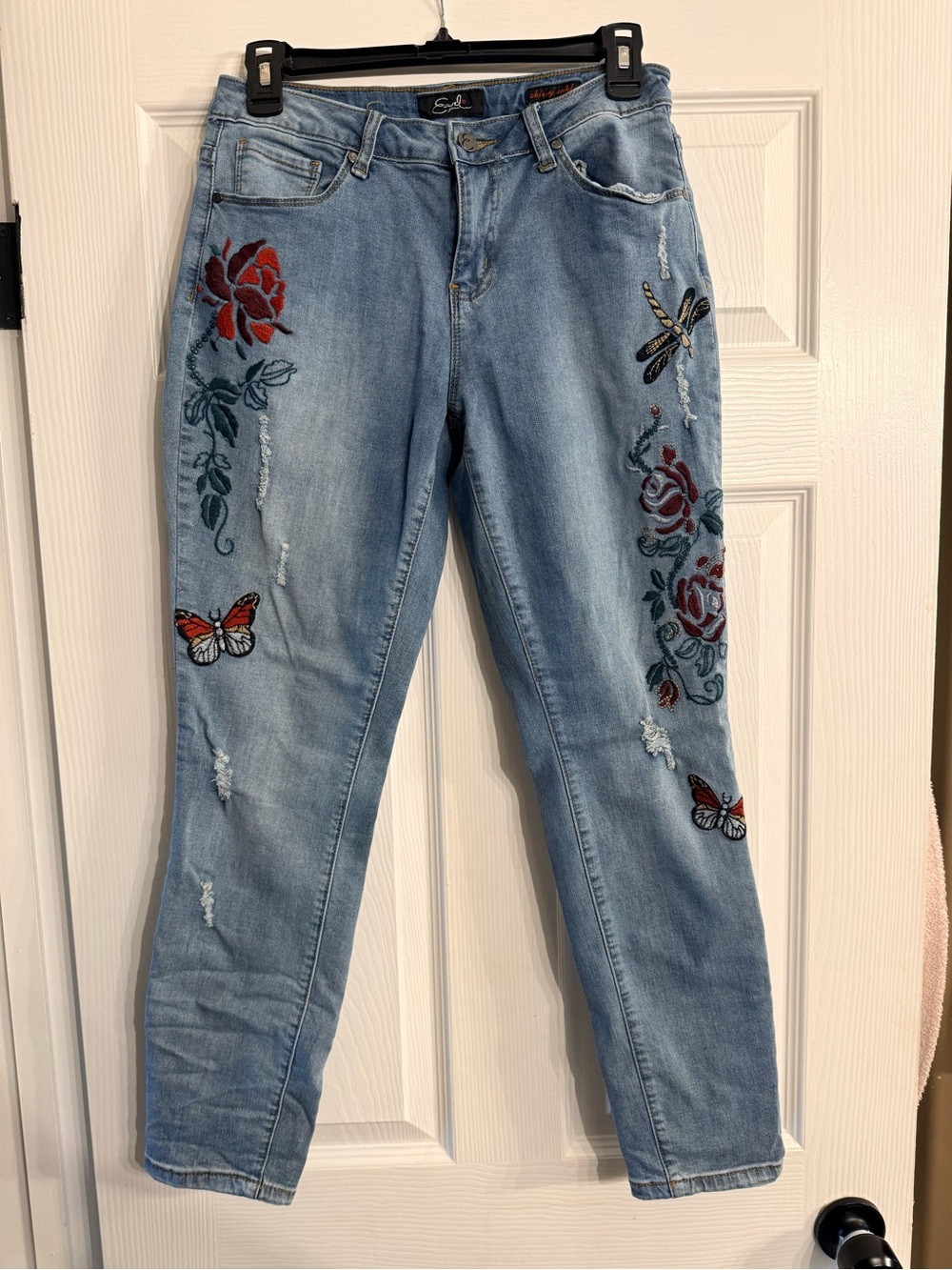 Embroidered Floral & Butterfly Women’s Skinny Jeans